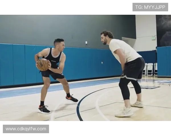 乔丹三威胁实战教学：90% 造犯规的致命细节